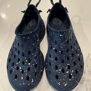 Kids Blue Water Shoes with Speckled Pattern